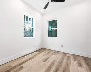 313 N Nagle Street - Photo Thumbnail 6