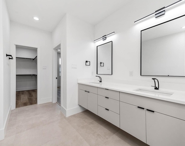 313 N Nagle Street - Photo Thumbnail 34