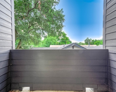 313 N Nagle Street - Photo Thumbnail 23