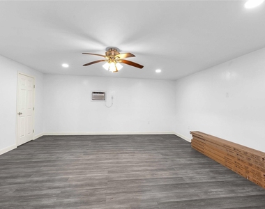 6014 Belarbor Street - Photo Thumbnail 12