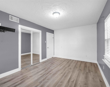 6014 Belarbor Street - Photo Thumbnail 8