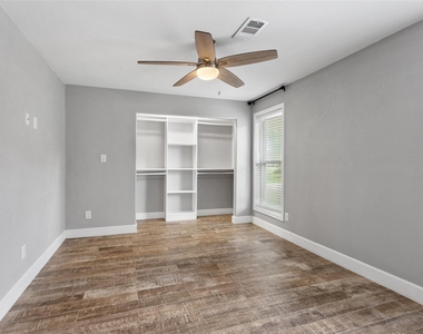 3310 Oak Drive - Photo Thumbnail 13