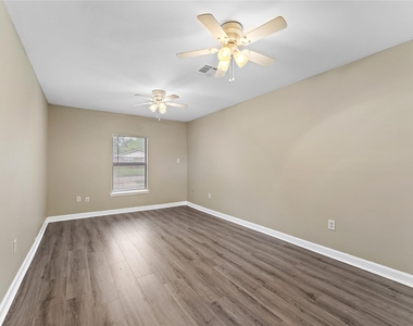 2910 Somerset Avenue - Photo Thumbnail 4