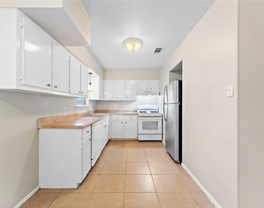2910 Somerset Avenue - Photo Thumbnail 2