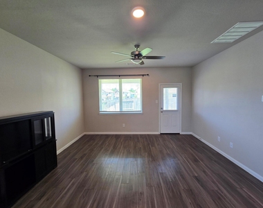 13703 Mariah Drive - Photo Thumbnail 9