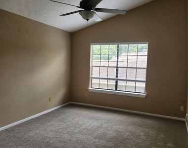 14562 Oak Chase Drive - Photo Thumbnail 9