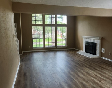 14562 Oak Chase Drive - Photo Thumbnail 3