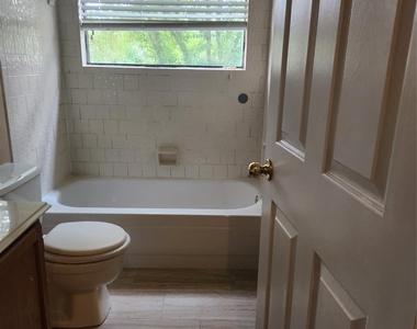 14562 Oak Chase Drive - Photo Thumbnail 13