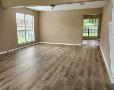 14562 Oak Chase Drive - Photo Thumbnail 17