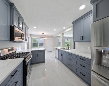 8311 Sierra Hill Court - Photo Thumbnail 12