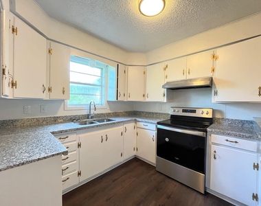 409 La Bradford Drive - Photo Thumbnail 2