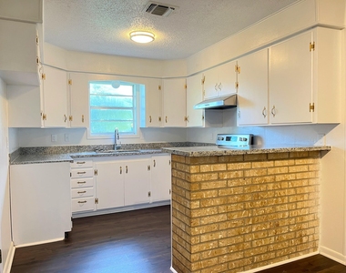 409 La Bradford Drive - Photo Thumbnail 4