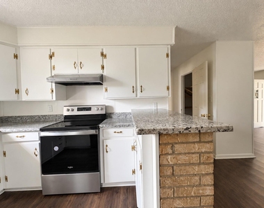 409 La Bradford Drive - Photo Thumbnail 6