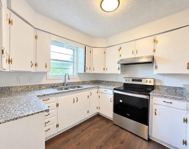 409 La Bradford Drive - Photo Thumbnail 5