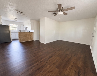 409 La Bradford Drive - Photo Thumbnail 1