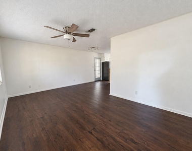 409 La Bradford Drive - Photo Thumbnail 2