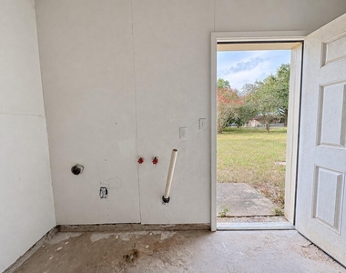 409 La Bradford Drive - Photo Thumbnail 18