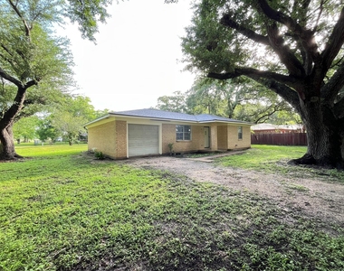 409 La Bradford Drive - Photo Thumbnail 1