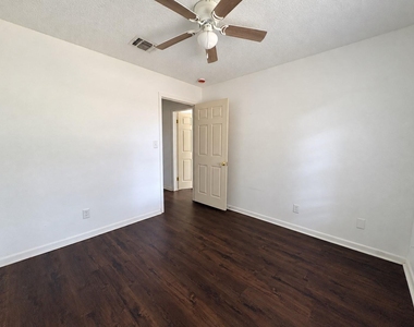 409 La Bradford Drive - Photo Thumbnail 16