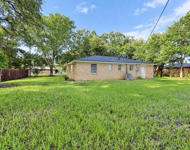 409 La Bradford Drive - Photo Thumbnail 23