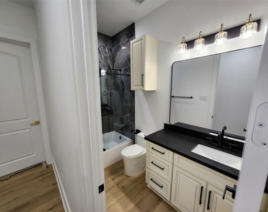 207 Carl Street - Photo Thumbnail 6