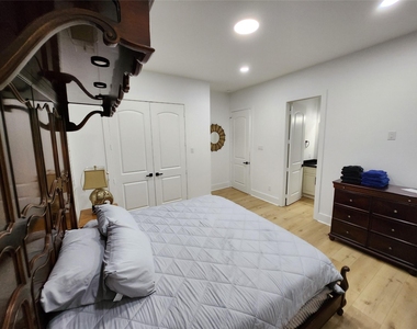 207 Carl Street - Photo Thumbnail 8