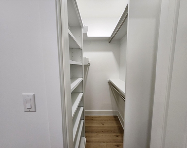 207 Carl Street - Photo Thumbnail 10