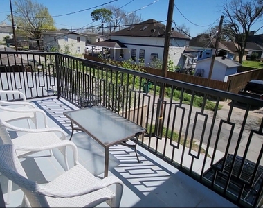 207 Carl Street - Photo Thumbnail 2