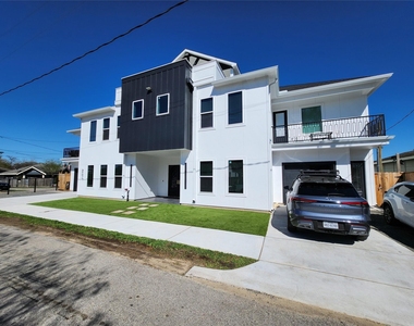 207 Carl Street - Photo Thumbnail 1
