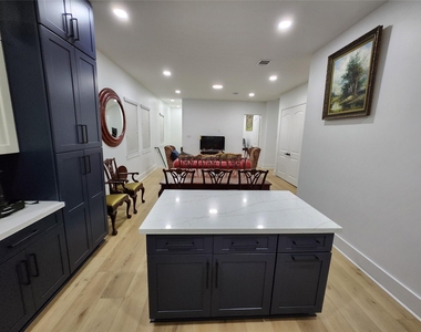 207 Carl Street - Photo Thumbnail 16