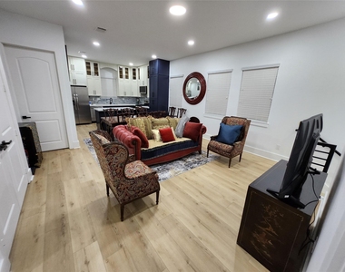 207 Carl Street - Photo Thumbnail 13