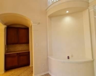 503 Nadia Way - Photo Thumbnail 7