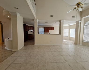 503 Nadia Way - Photo Thumbnail 12