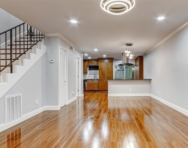 7600 Burgoyne Road - Photo Thumbnail 4