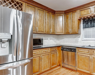 7600 Burgoyne Road - Photo Thumbnail 6