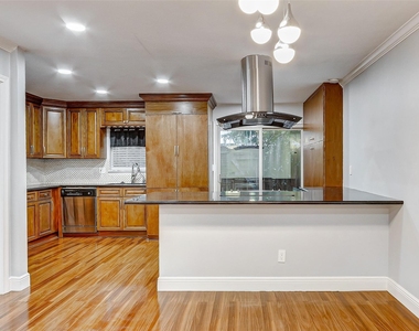 7600 Burgoyne Road - Photo Thumbnail 5