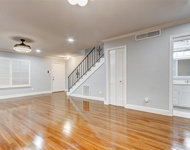 7600 Burgoyne Road - Photo Thumbnail 2