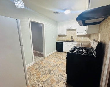 2308 Bennington Street - Photo Thumbnail 8