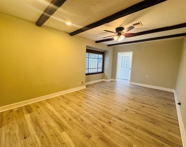2308 Bennington Street - Photo Thumbnail 5