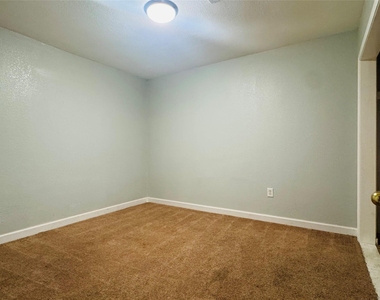 2308 Bennington Street - Photo Thumbnail 14