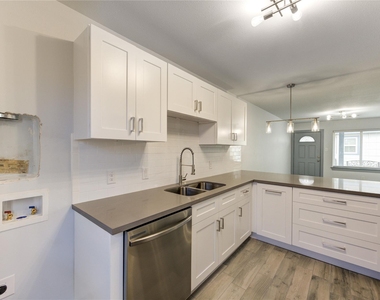 3112 Wentworth Street - Photo Thumbnail 5