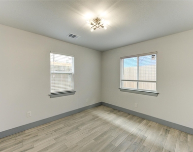 3112 Wentworth Street - Photo Thumbnail 16