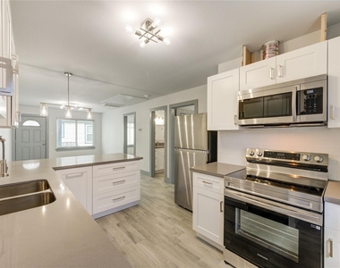 3112 Wentworth Street - Photo Thumbnail 4
