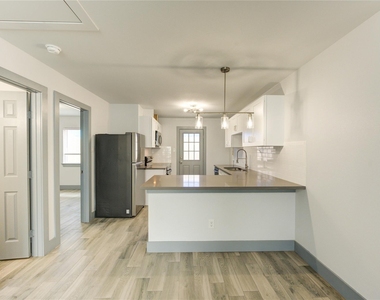 3112 Wentworth Street - Photo Thumbnail 3