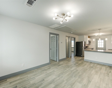 3112 Wentworth Street - Photo Thumbnail 12