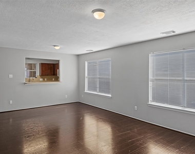 19323 Cypress Peak Lane - Photo Thumbnail 4