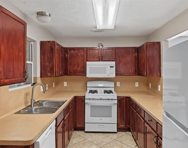 19323 Cypress Peak Lane - Photo Thumbnail 8