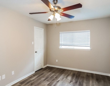 5113 Orange Blossom Court - Photo Thumbnail 10