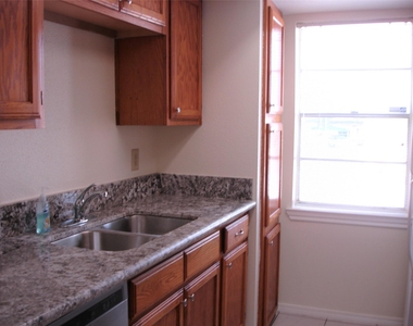 14333 Memorial Drive - Photo Thumbnail 8