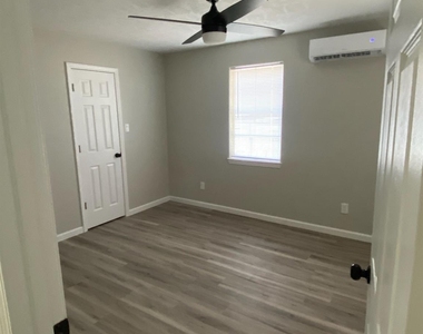 7427 Evans Street - Photo Thumbnail 6